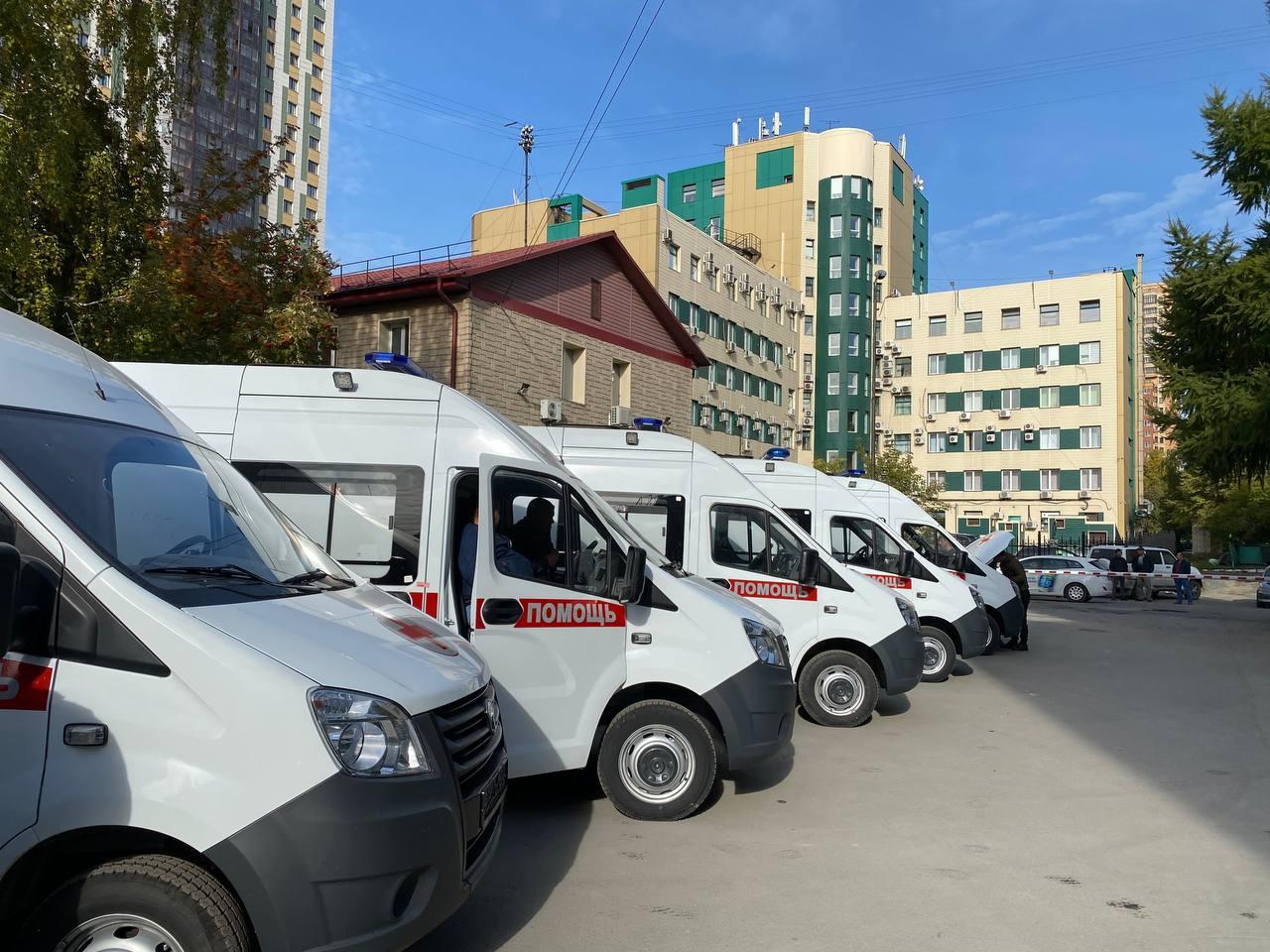 Фото 66 новых автомобилей переданы медицинским учреждениям Новосибирской области 2